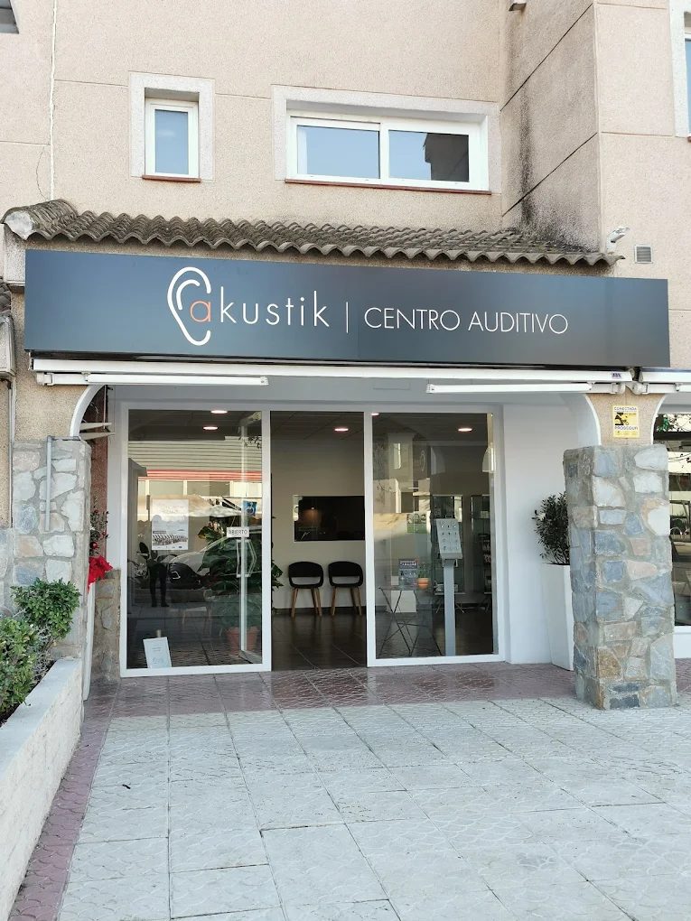 Fachada del centro auditivo Akustik en El Albir
