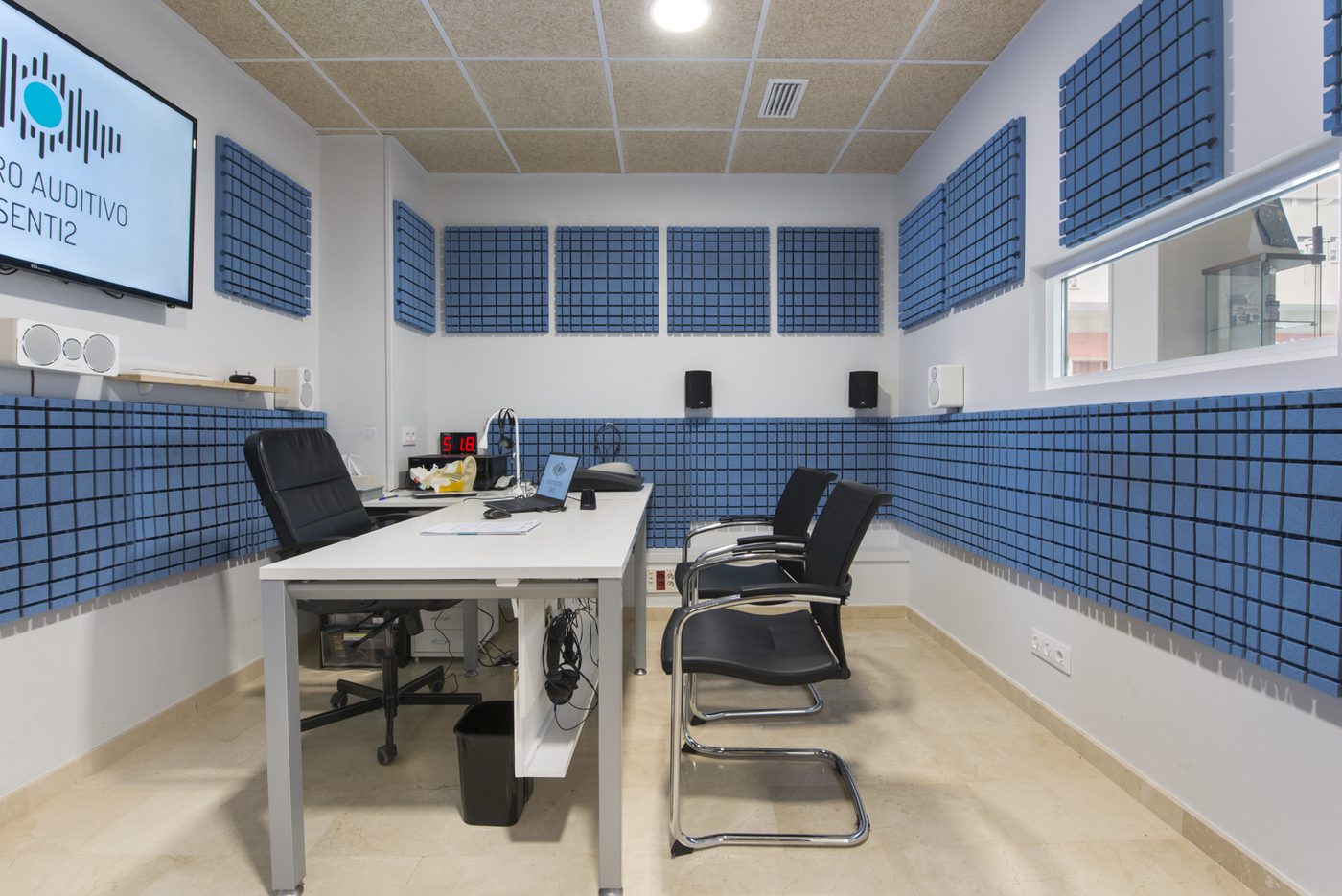 Sala de audiometría del centro Senti2 en Moraira